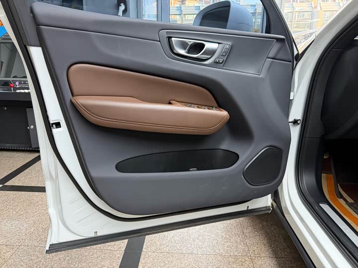 Фото 23 - Volvo XC60