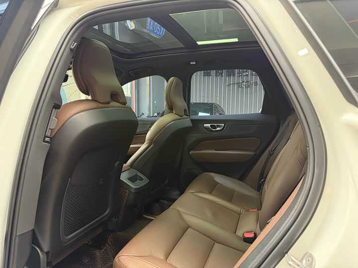 Фото 25 - Volvo XC60