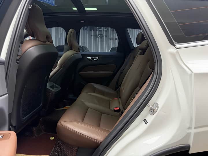 Фото 26 - Volvo XC60