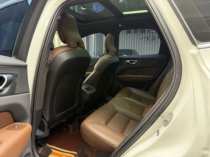 Фото 27 - Volvo XC60