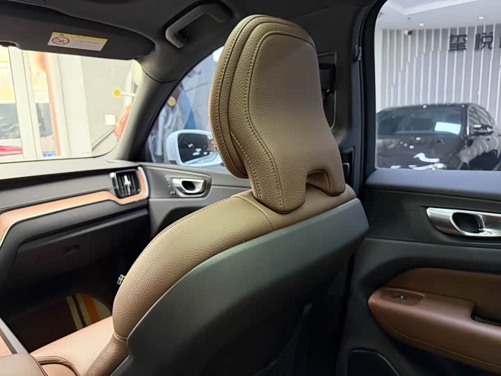 Фото 28 - Volvo XC60