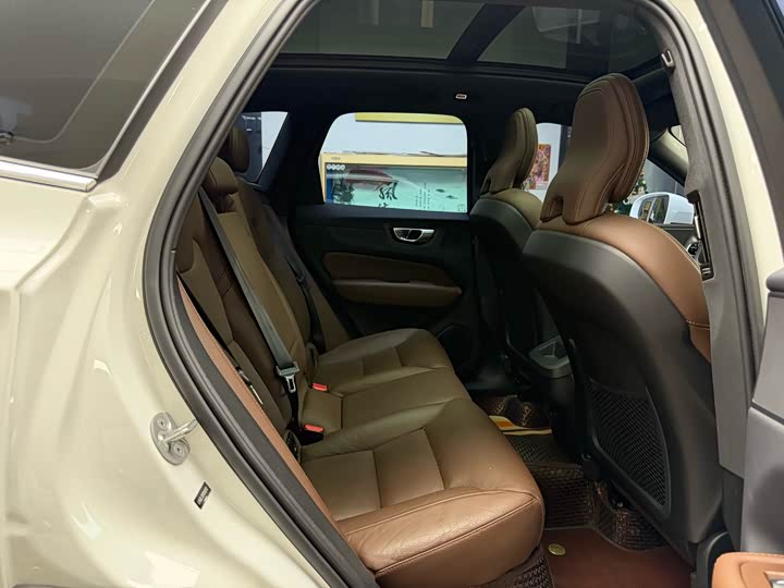 Фото 30 - Volvo XC60