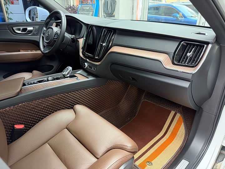 Фото 36 - Volvo XC60