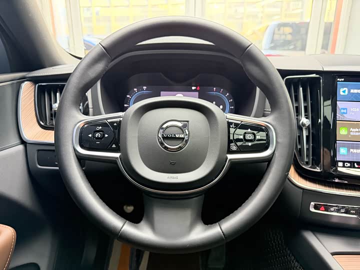 Фото 39 - Volvo XC60