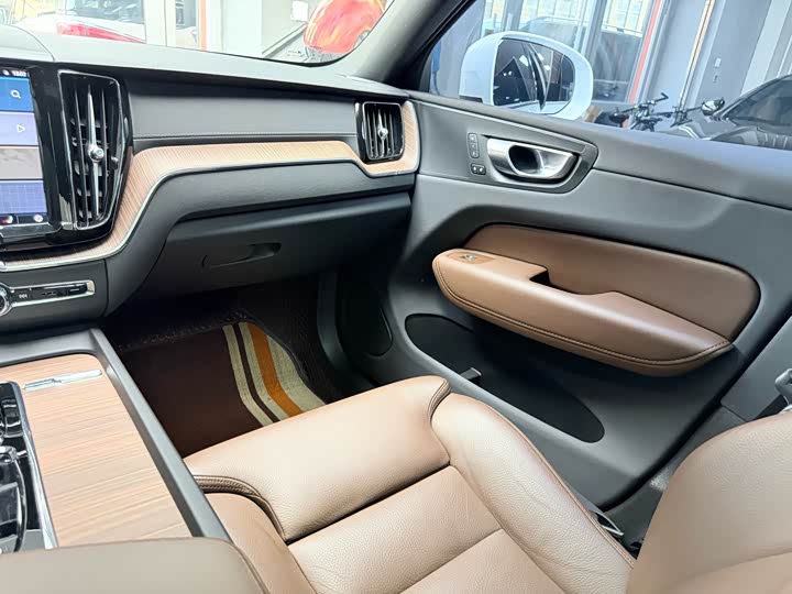 Фото 46 - Volvo XC60