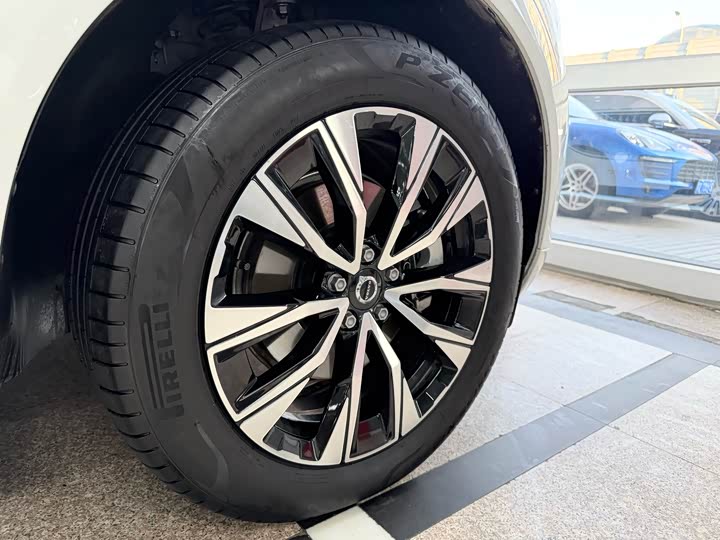 Фото 49 - Volvo XC60