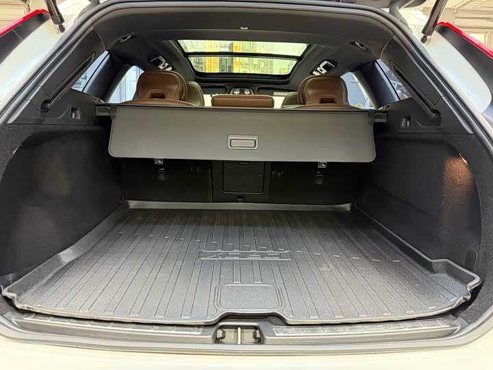 Фото 8 - Volvo XC60