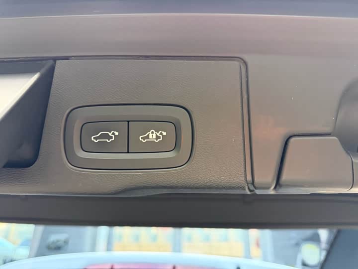 Фото 9 - Volvo XC60