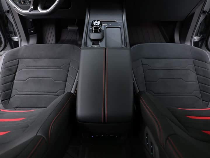 Фото 11 - Ford Edge