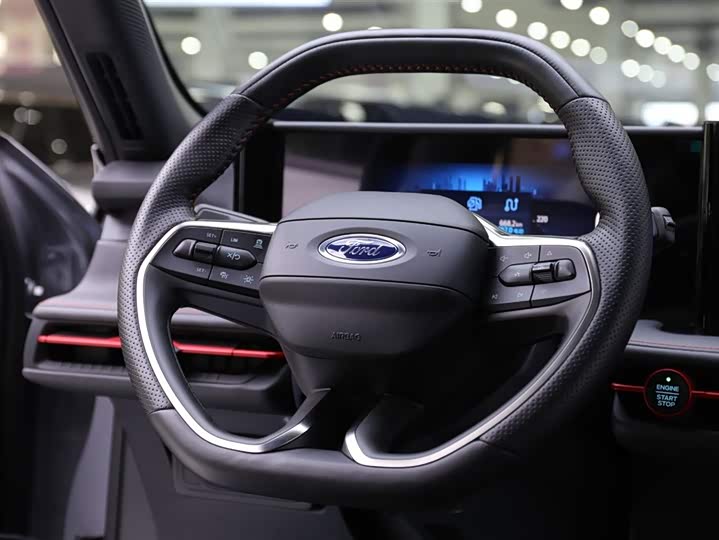 Фото 12 - Ford Edge