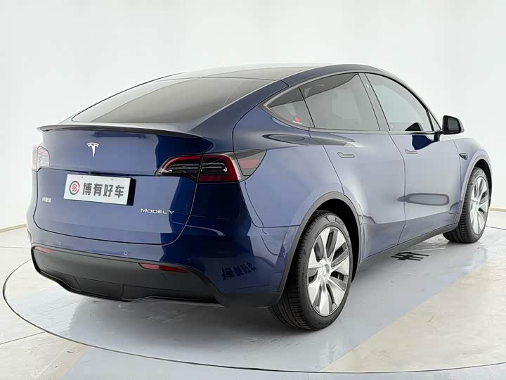 Фото 14 - Tesla Model Y
