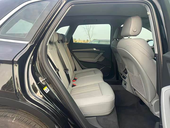 Фото 10 - Audi Q5L