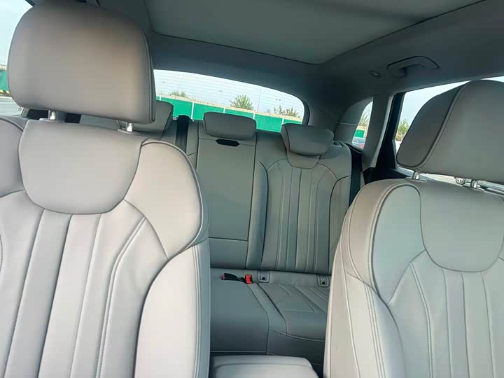 Фото 11 - Audi Q5L