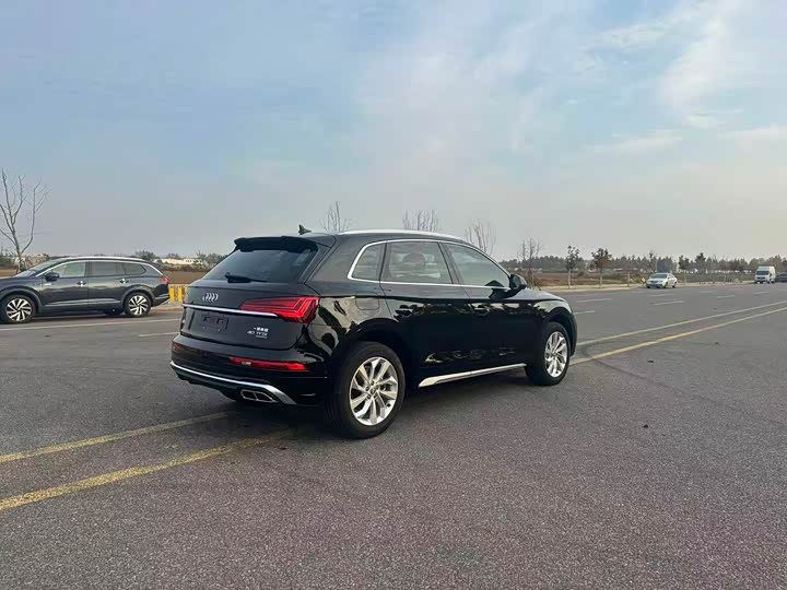 Фото 5 - Audi Q5L