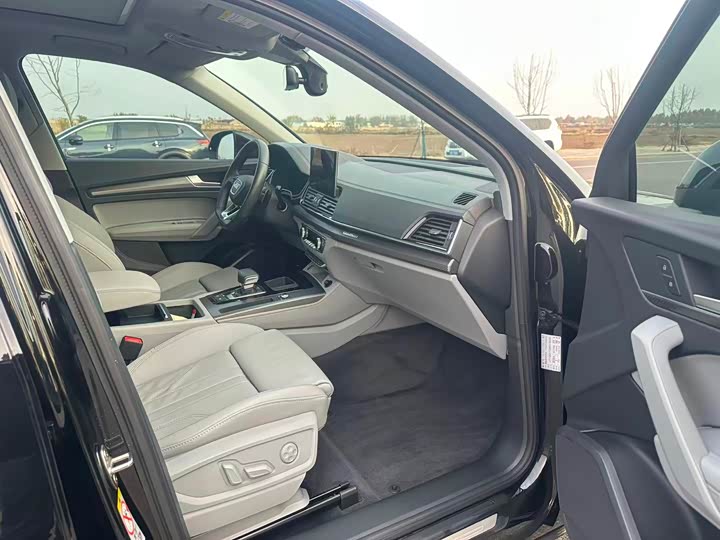 Фото 9 - Audi Q5L