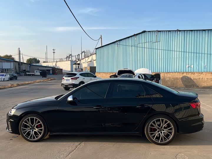 Фото 4 - Audi S4