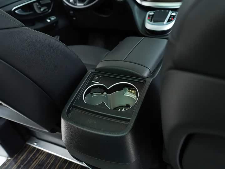 Фото 12 - Mercedes-Benz V-Class