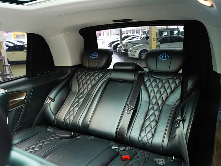 Фото 15 - Mercedes-Benz V-Class