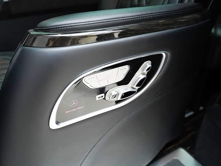 Фото 16 - Mercedes-Benz V-Class