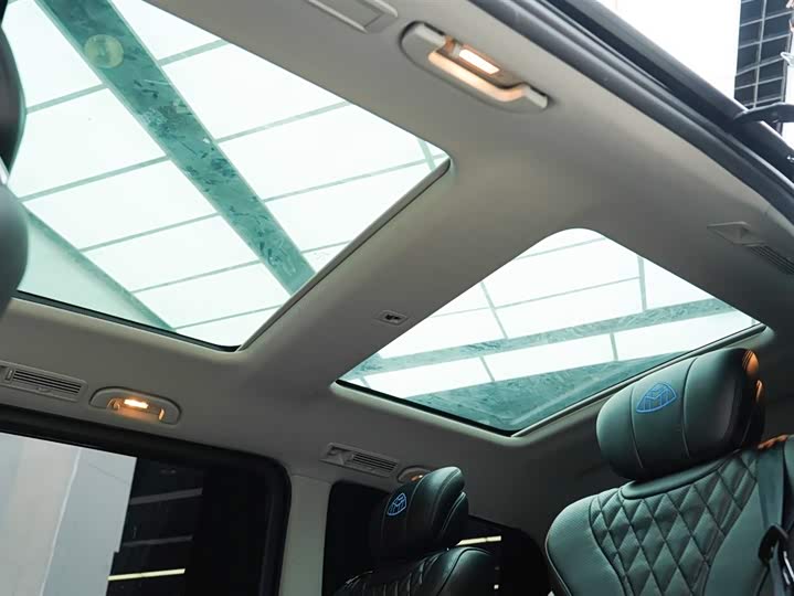 Фото 19 - Mercedes-Benz V-Class