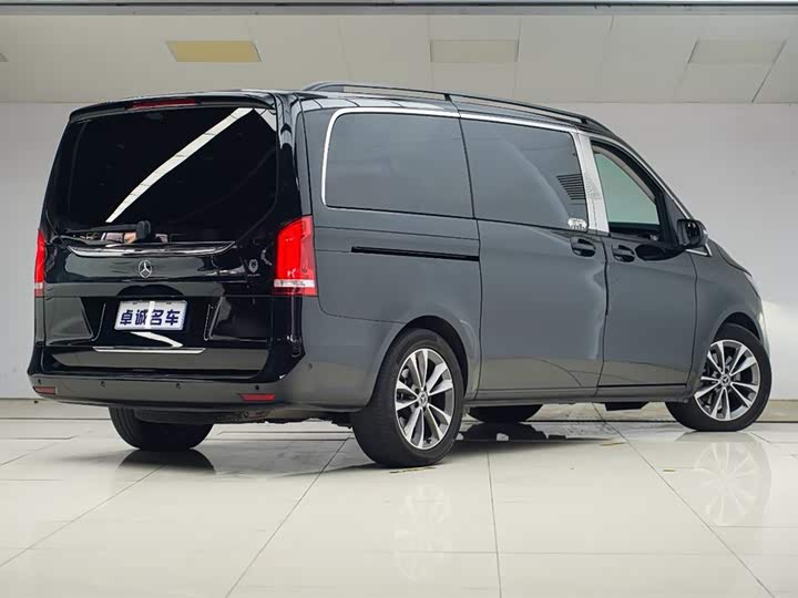 Фото 21 - Mercedes-Benz V-Class