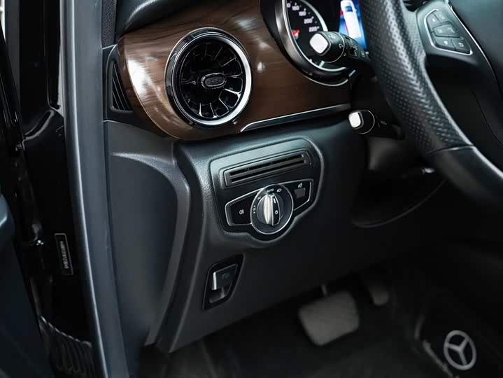 Фото 8 - Mercedes-Benz V-Class