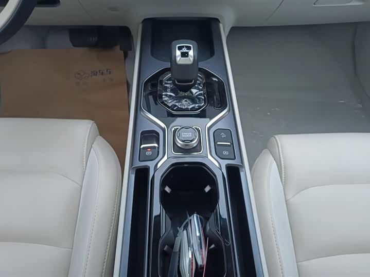 Фото 16 - Geely Icon