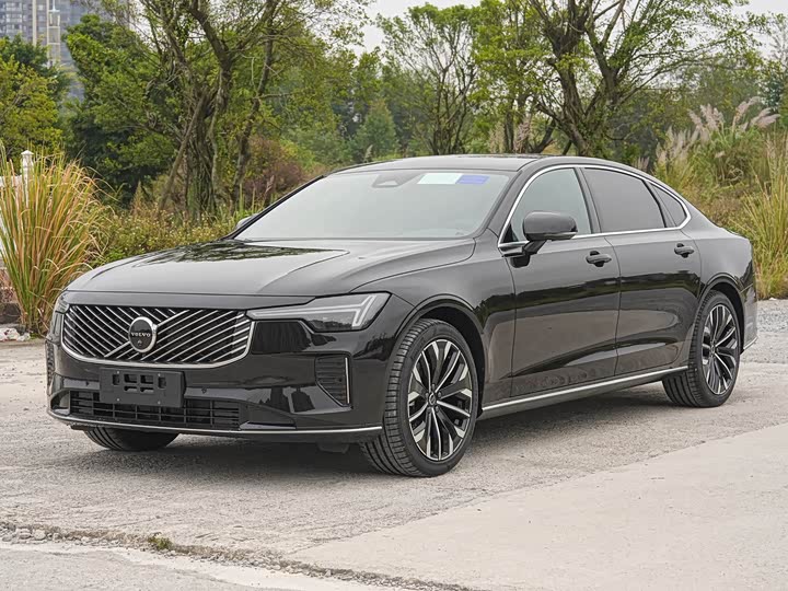 Фото 1 - Volvo S90