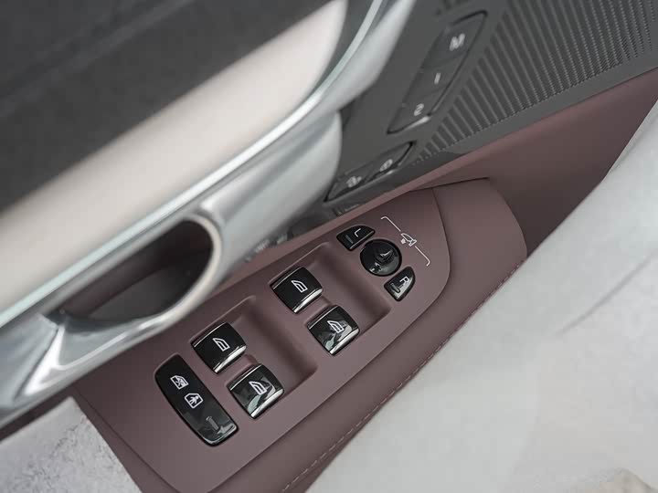 Фото 13 - Volvo S90