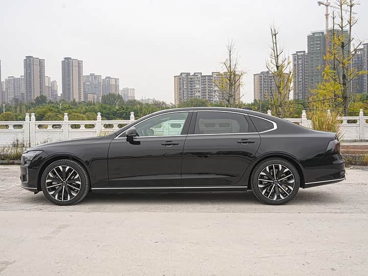 Фото 4 - Volvo S90