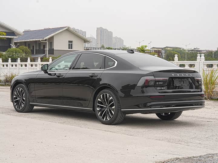 Фото 5 - Volvo S90