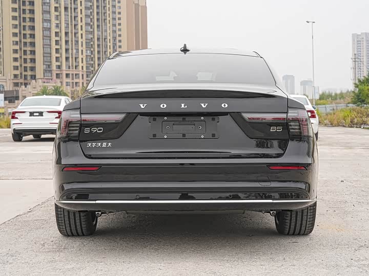 Фото 8 - Volvo S90