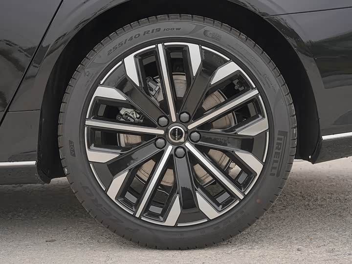 Фото 9 - Volvo S90