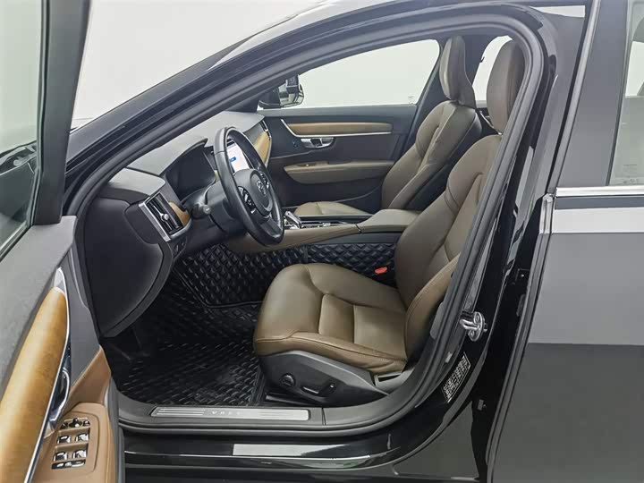 Фото 10 - Volvo S90