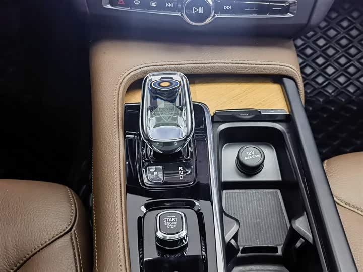 Фото 13 - Volvo S90