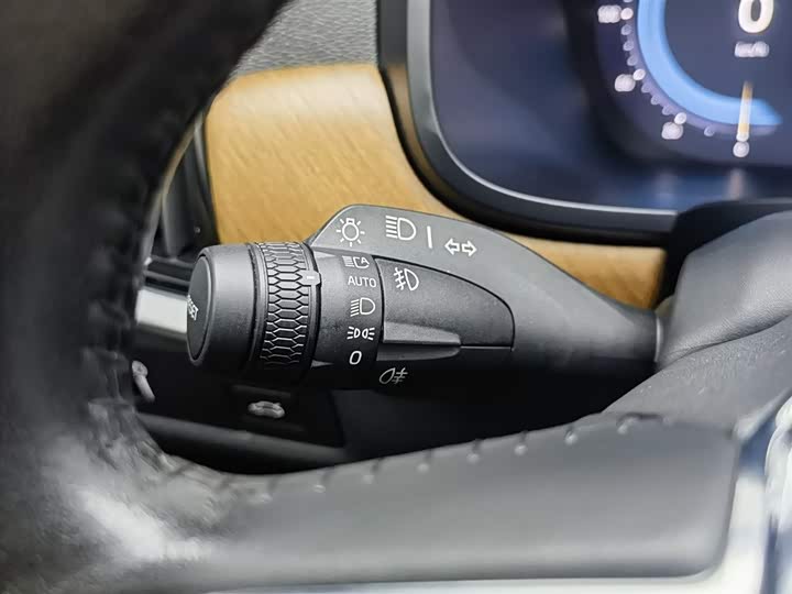 Фото 21 - Volvo S90