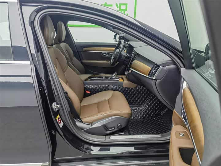 Фото 23 - Volvo S90