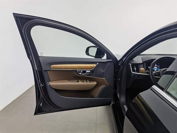 Фото 8 - Volvo S90