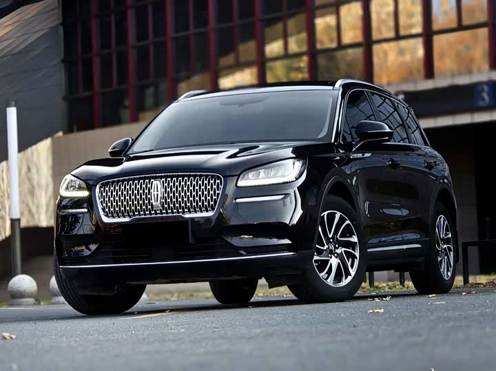 Фото 1 - Lincoln Corsair