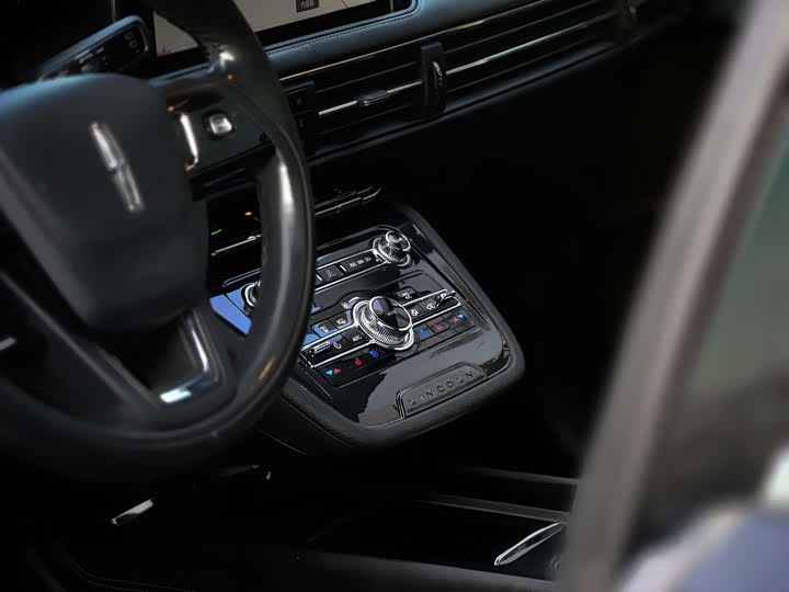 Фото 12 - Lincoln Corsair