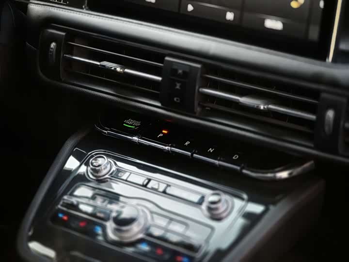 Фото 17 - Lincoln Corsair