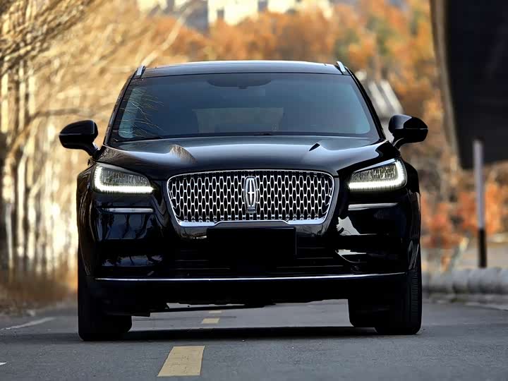 Фото 2 - Lincoln Corsair