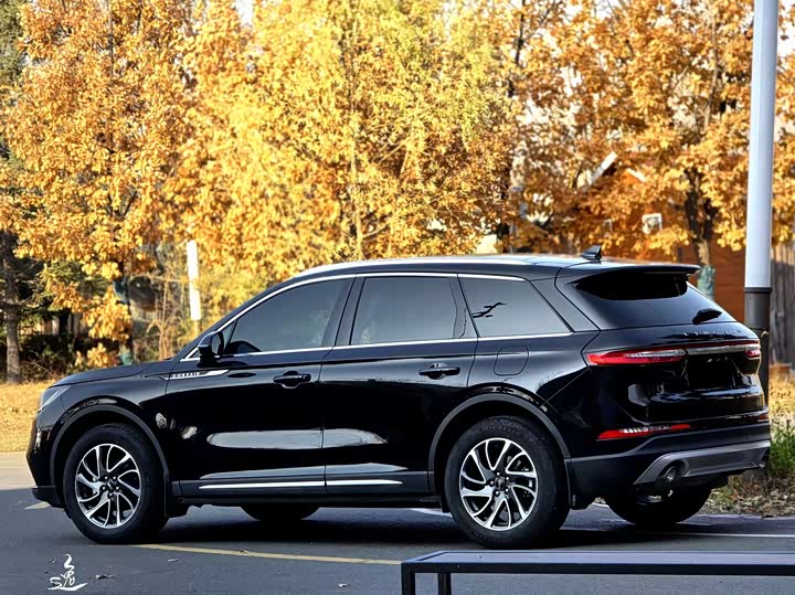 Фото 3 - Lincoln Corsair