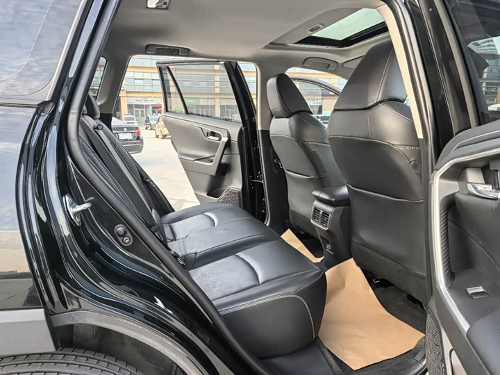 Фото 6 - Toyota RAV4