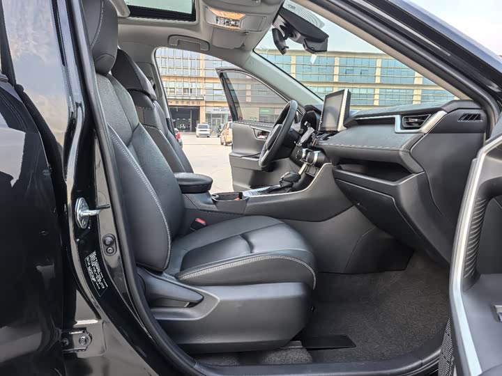 Фото 7 - Toyota RAV4