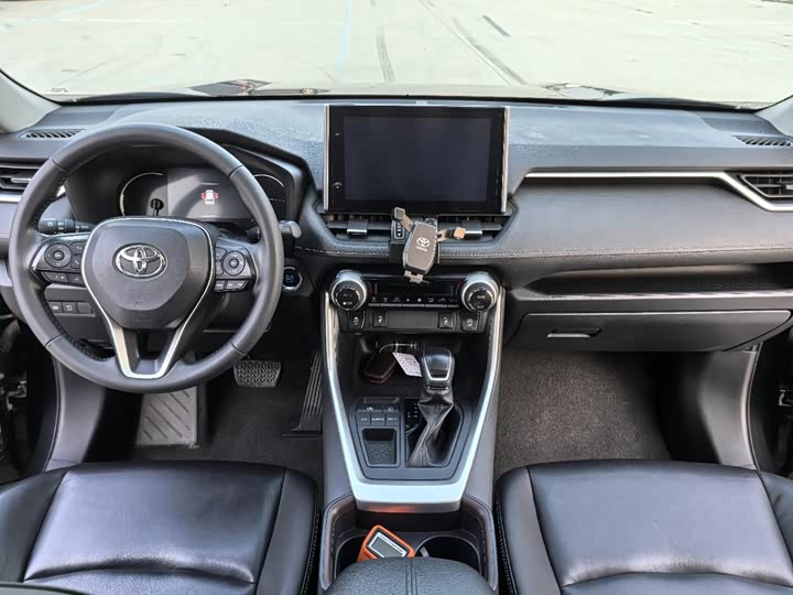 Фото 8 - Toyota RAV4
