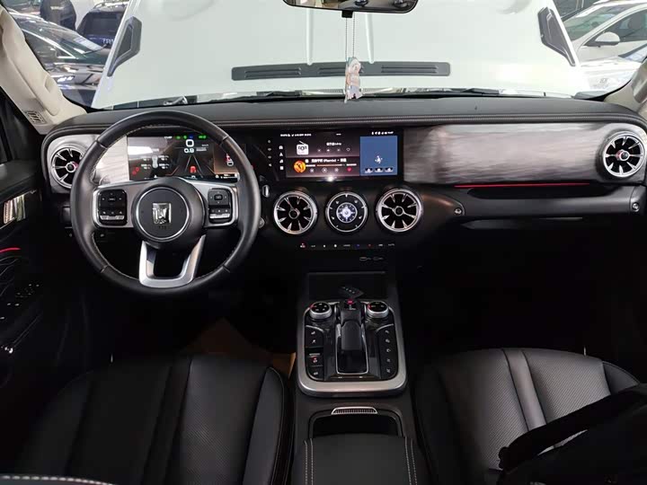 Фото 10 - Tank 300