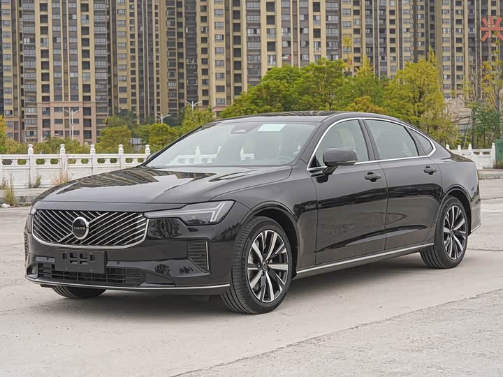 Фото 1 - Volvo S90