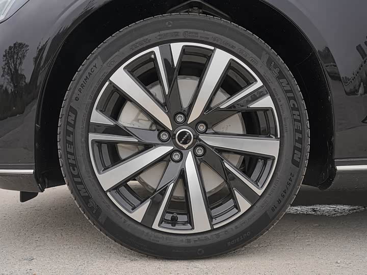 Фото 11 - Volvo S90