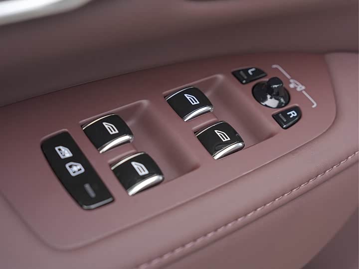 Фото 12 - Volvo S90